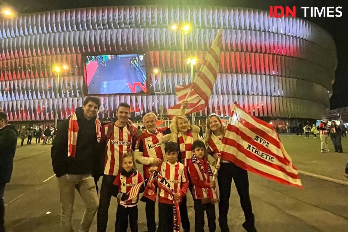 Penggemar Athletic Club Bilbao, tiga generasi datang untuk menonton langsung Derby Basque melawan Real Sociedad di Stadion San Mames