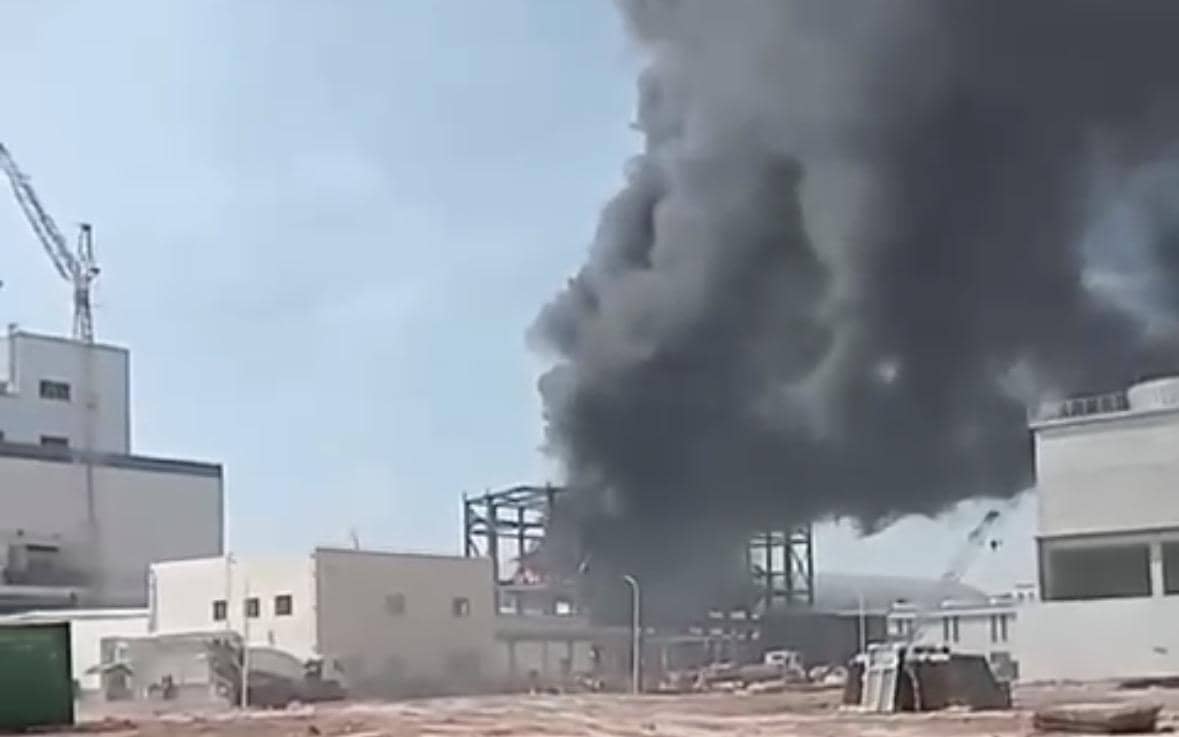 Smelter Bauksit Ketapang terbakar. 