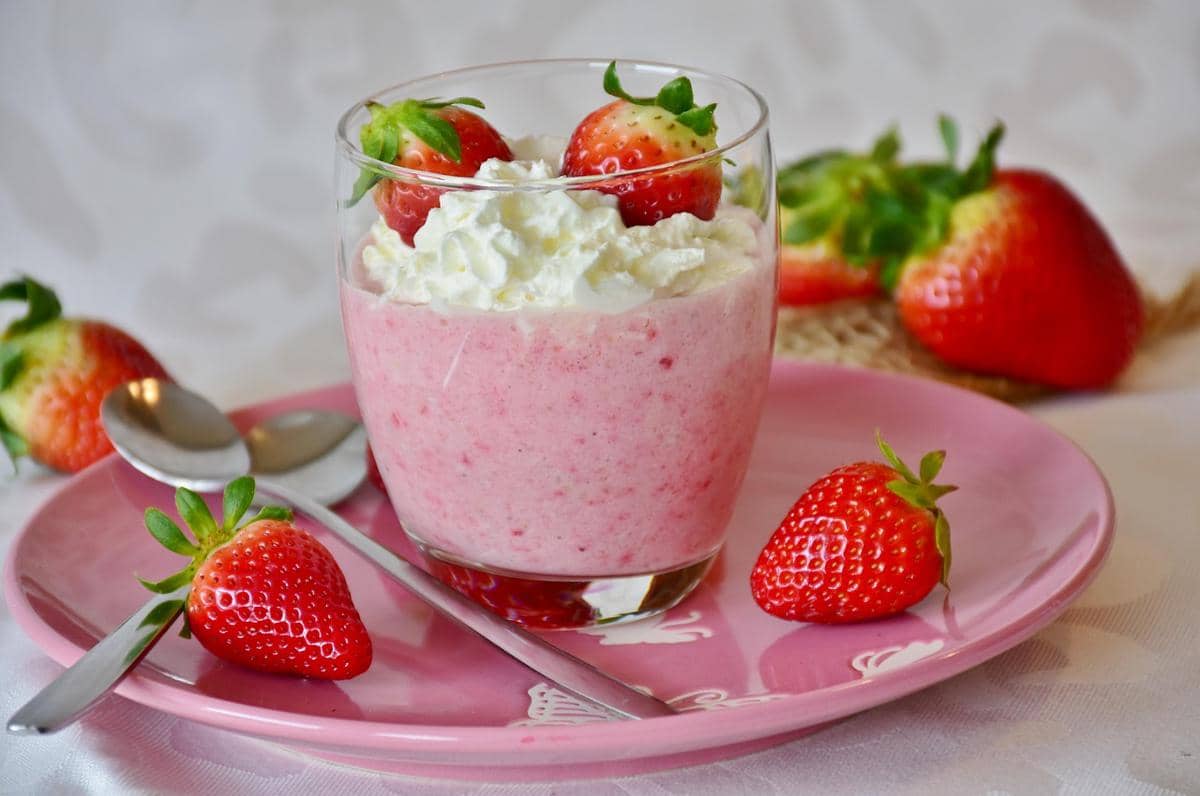 Potret strawberry milk pudding Korea