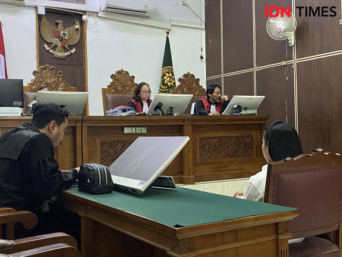 Sidang terdakwa Fransiska Dwi Melani dalam kasus penggelapan pembiayaan konser TWICE sebesar Rp10 miliar dari PT Media Inspirasi Bangsa 