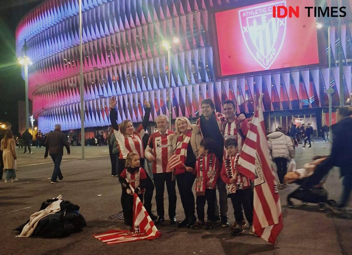 Penggemar Athletic Club Bilbao, tiga generasi datang untuk menonton langsung Derby Basque melawan Real Sociedad di Stadion San Mames