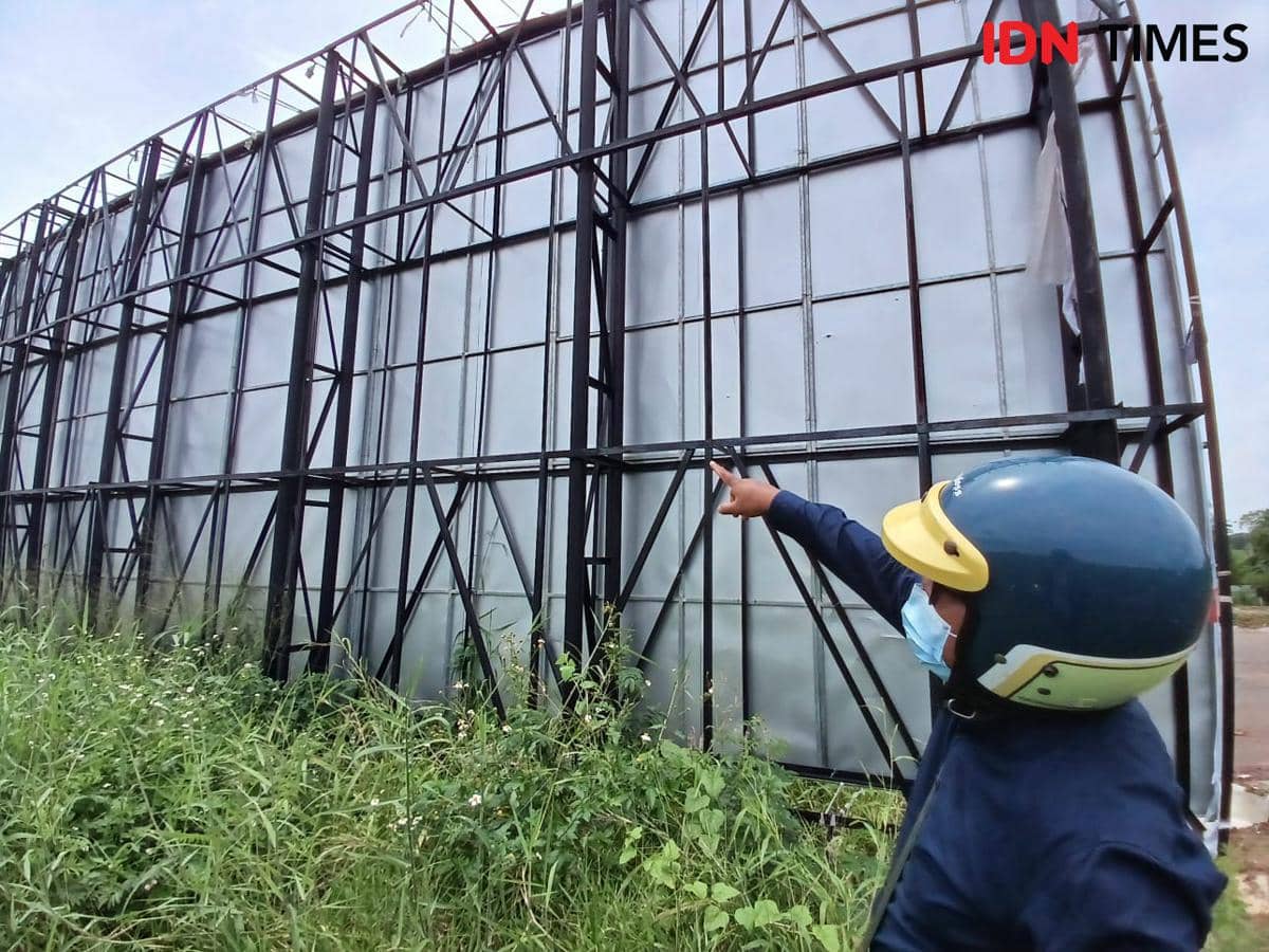 Diduga Langgar Aturan, Izin Reklame Raksasa di Tangsel Jadi Sorotan (IDN Times/Muhamad Iqbal)