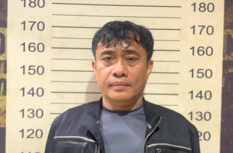 INP alias Iwan (53) pelaku penganiayaan saat diringkus polisi, Senin (2/2/2026). (Dok. Polrestabes Makassar).