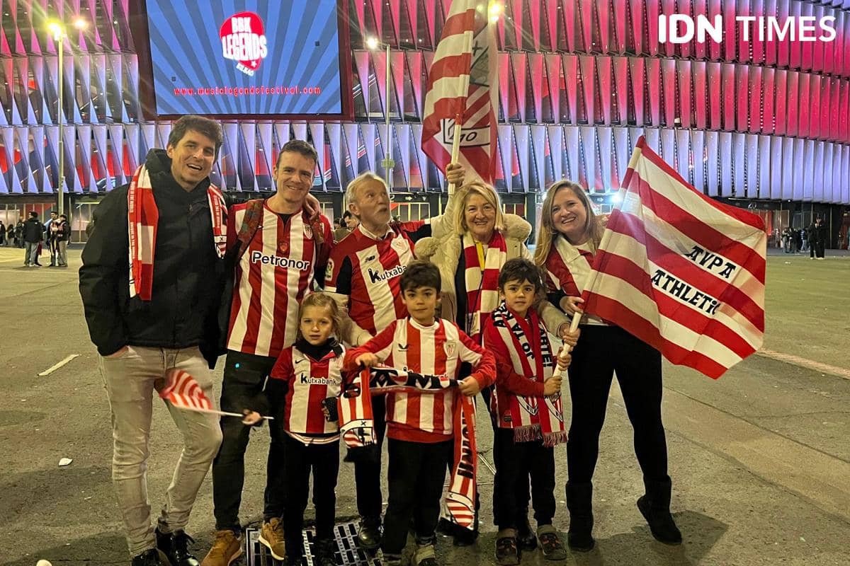 Penggemar Athletic Club Bilbao, tiga generasi datang untuk menonton langsung Derby Basque melawan Real Sociedad di Stadion San Mames