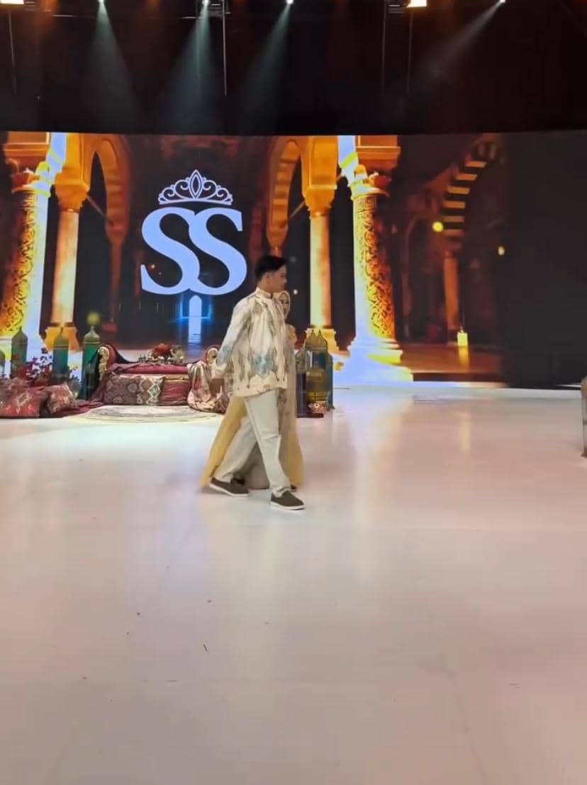 potret Ressa dan Ibu Ratih jadi model fashion show