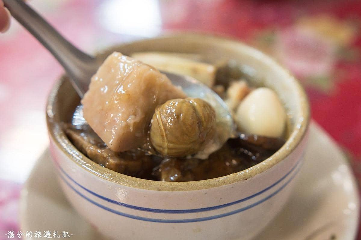 ilustrasi buddha jumps over the wall