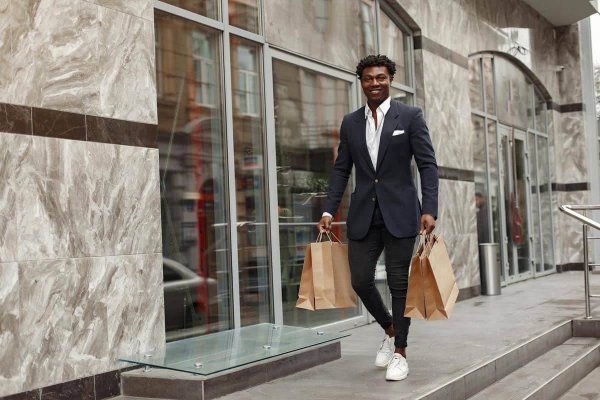 ilustrasi laki-laki sedang belanja