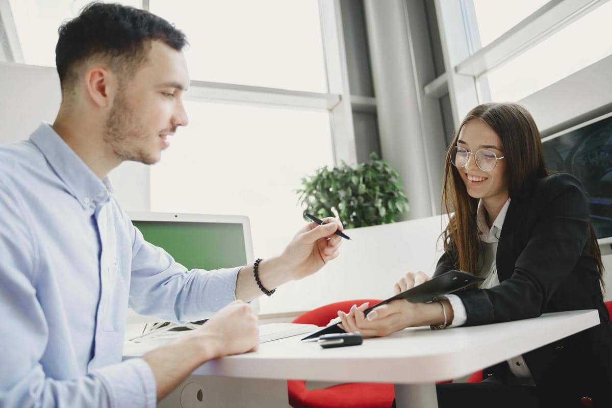 ilustrasi profesi online branding consultant