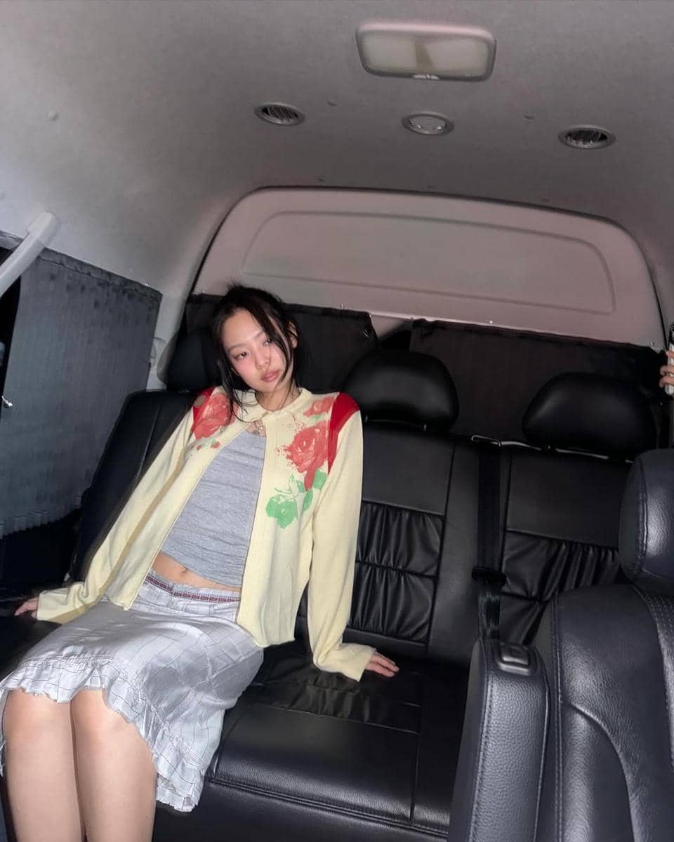 Padu padan rok ala Jennie BLACKPINK