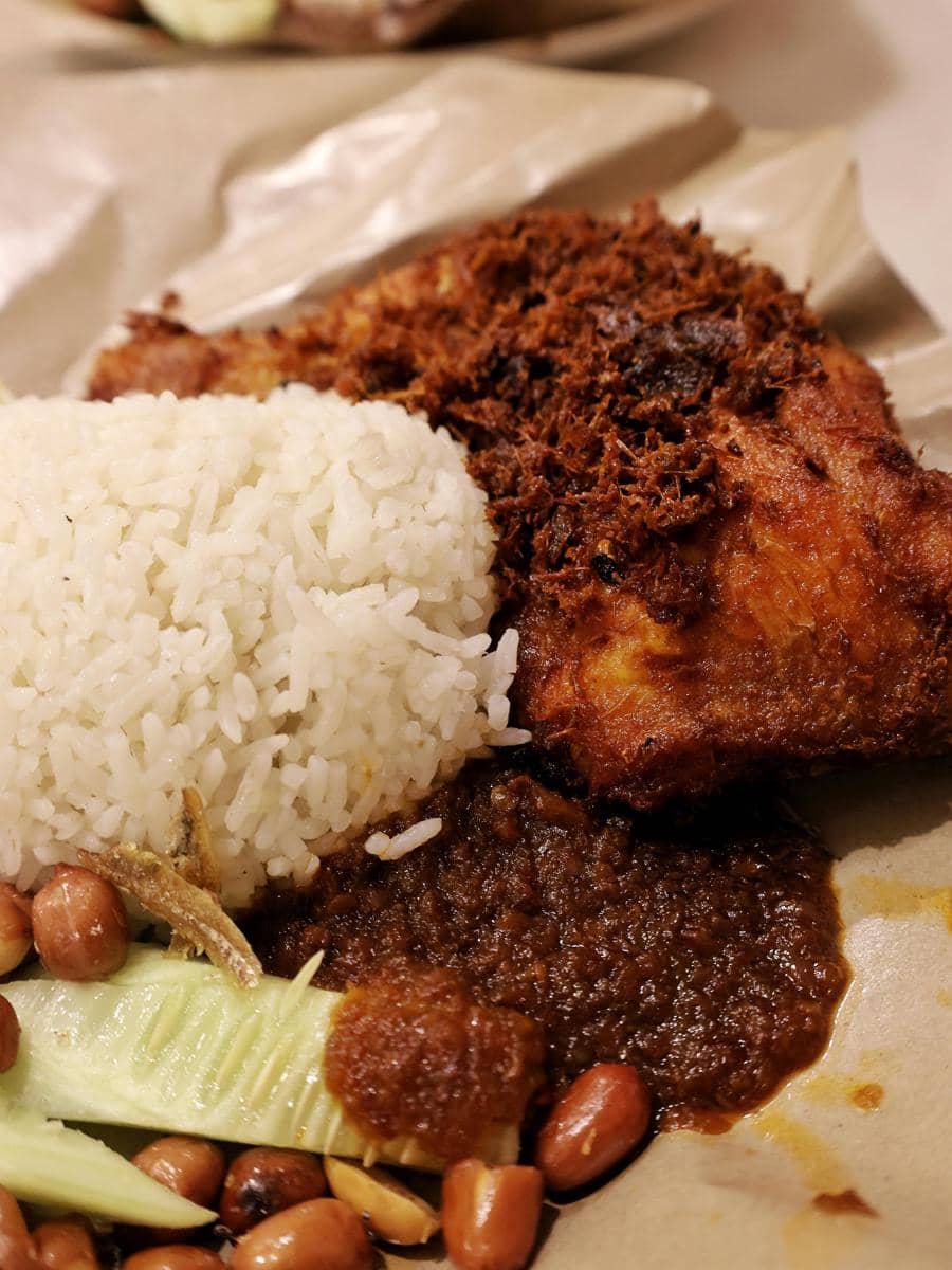 Ilustrasi ayam dan sambel