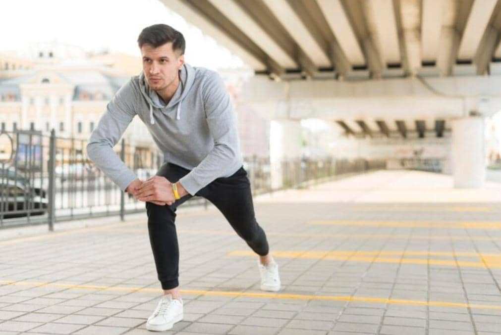 ilustrasi pria sedang olahraga