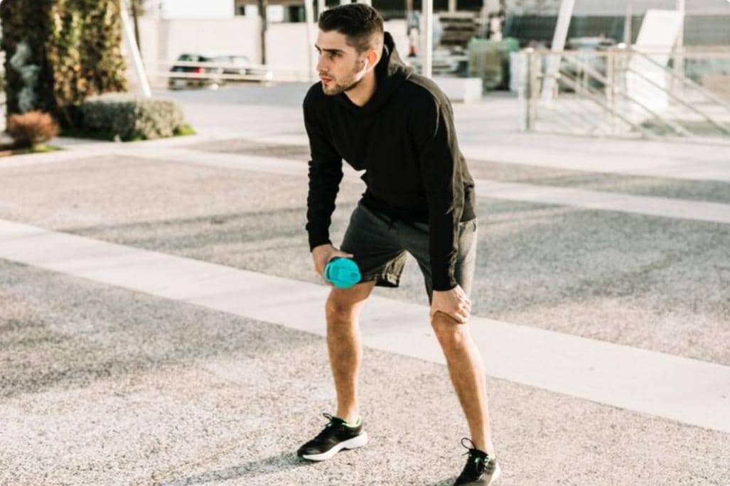 ilustrasi pria sedang olahraga