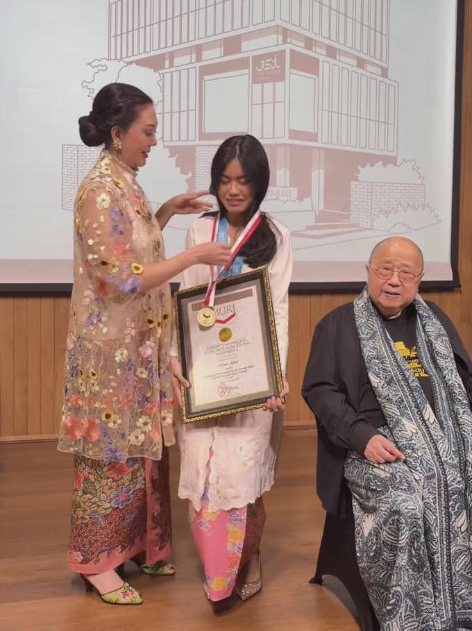 Namira Adjani Dapat Rekor MURI