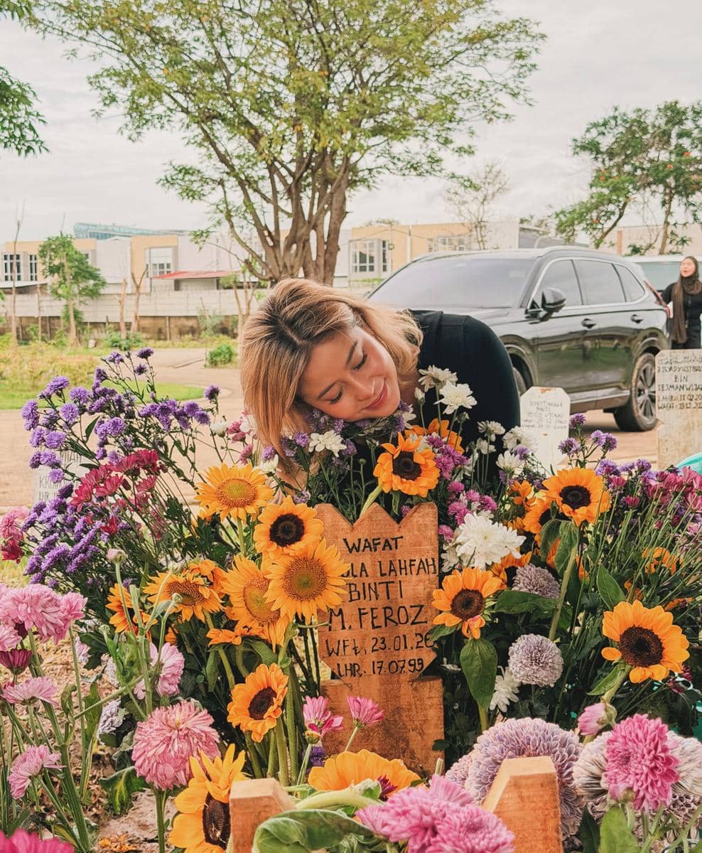 Geng Hanam Ziarah ke Makam Lula Lahfah (instagram.com/narinkovilda)