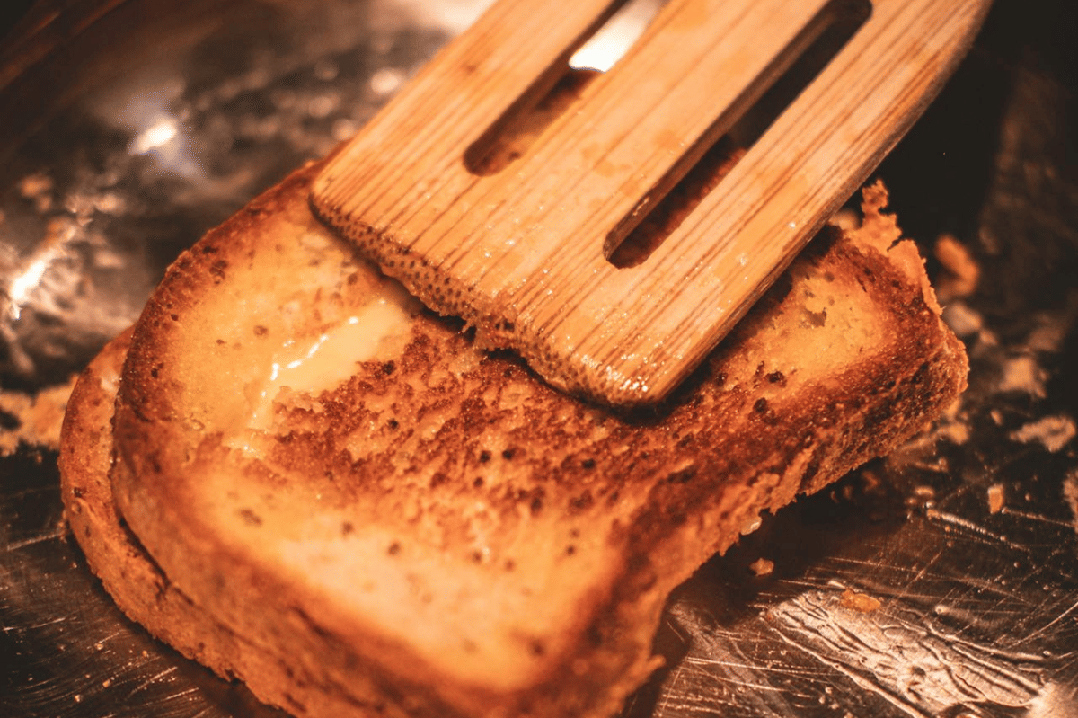 ilustrasi membuat toast