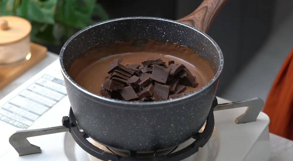 ilustrasi membuat adonan 