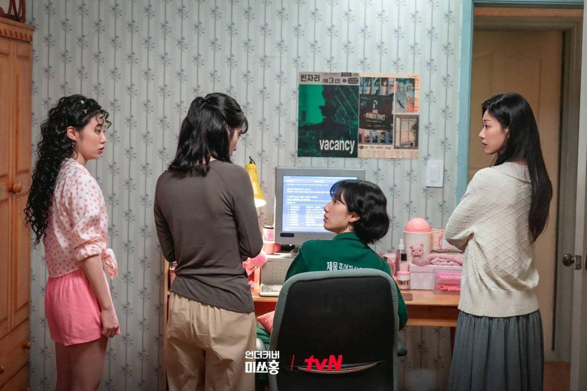 Cuplikan adegan drakor Undercover Miss Hong