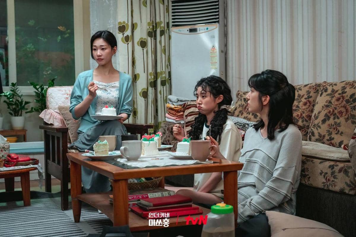 Cuplikan adegan drakor Undercover Miss Hong