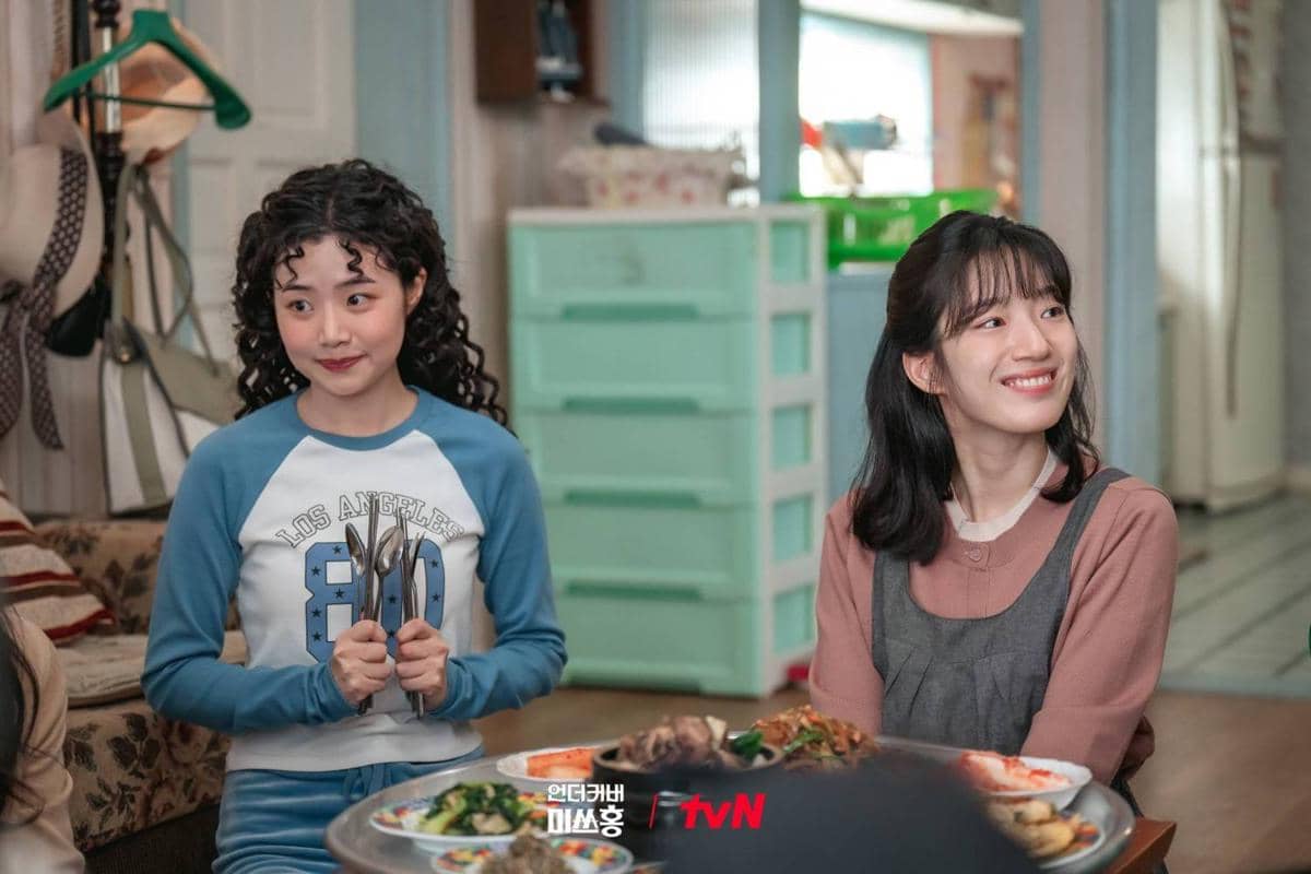 Cuplikan adegan drakor Undercover Miss Hong