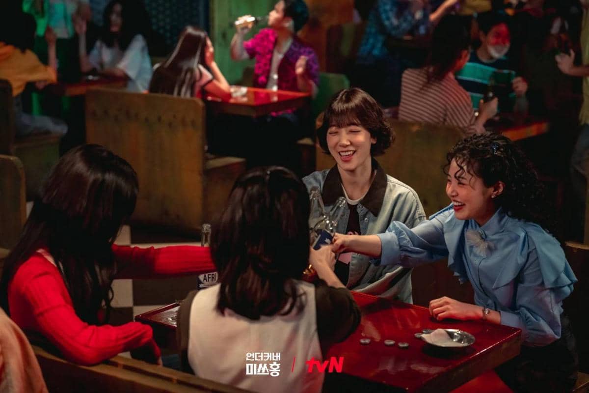 Cuplikan adegan drakor Undercover Miss Hong