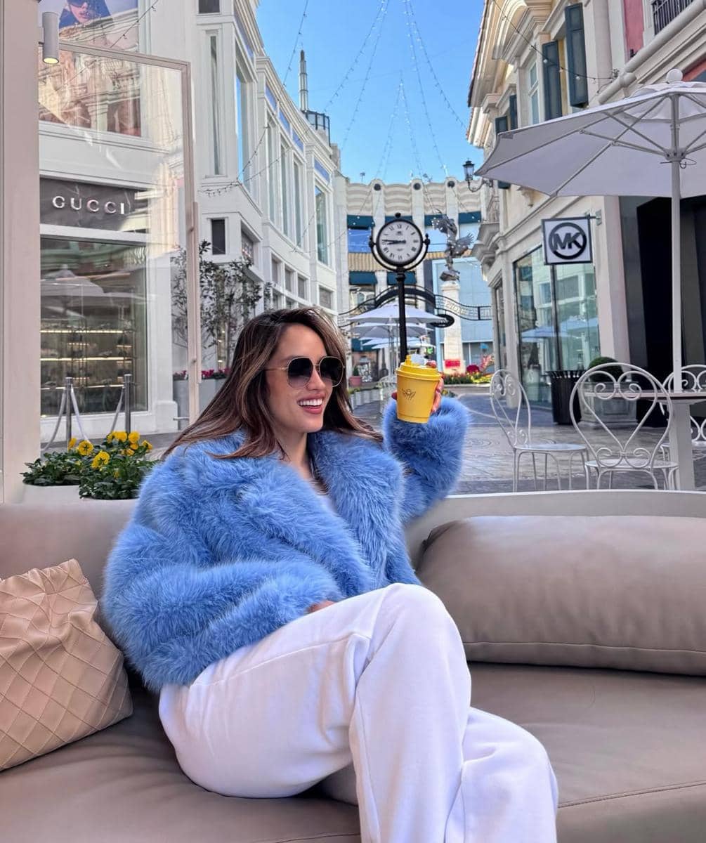 Cinta Laura saat liburan di Los Angeles.