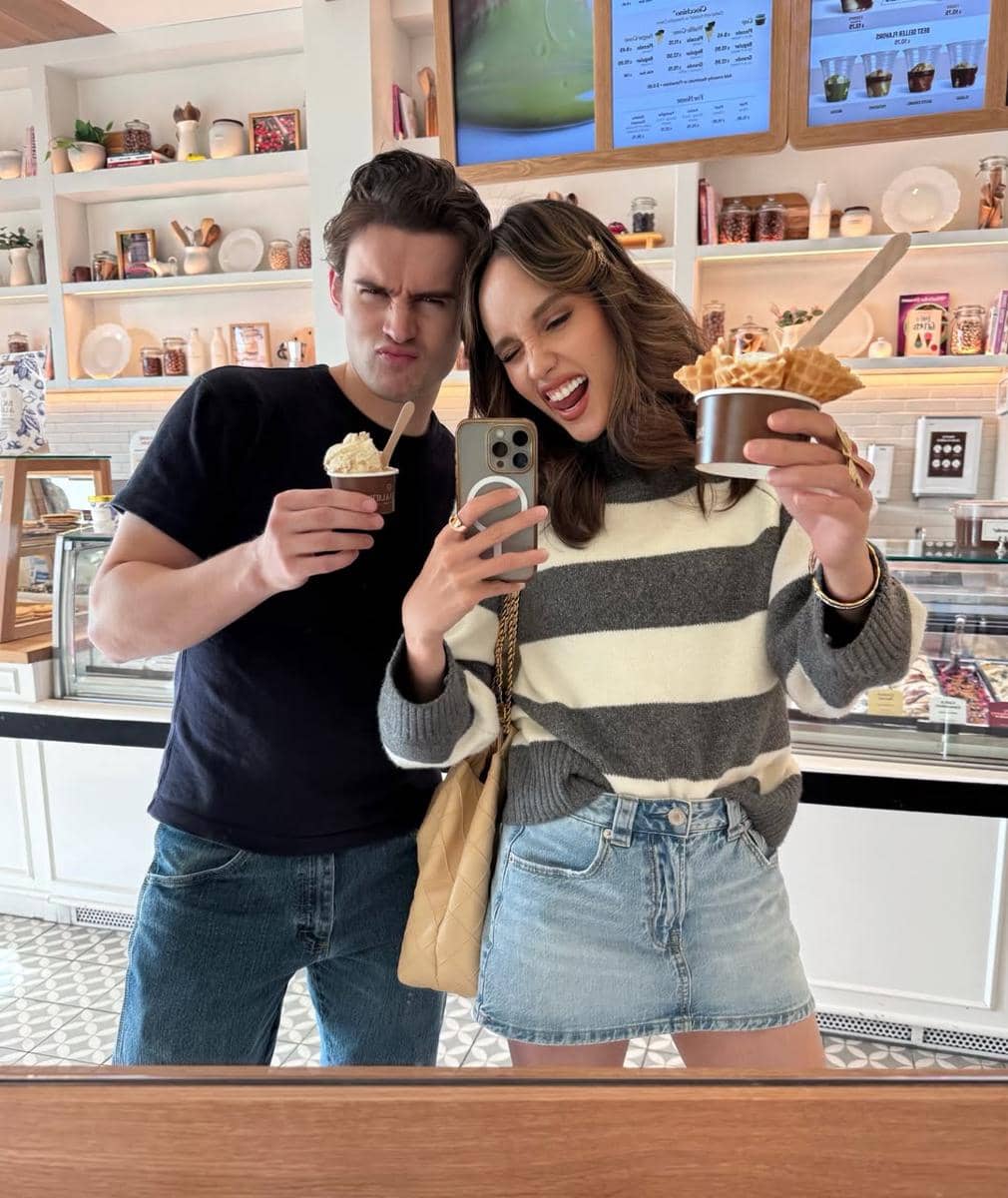 Cinta Laura saat liburan di Los Angeles.