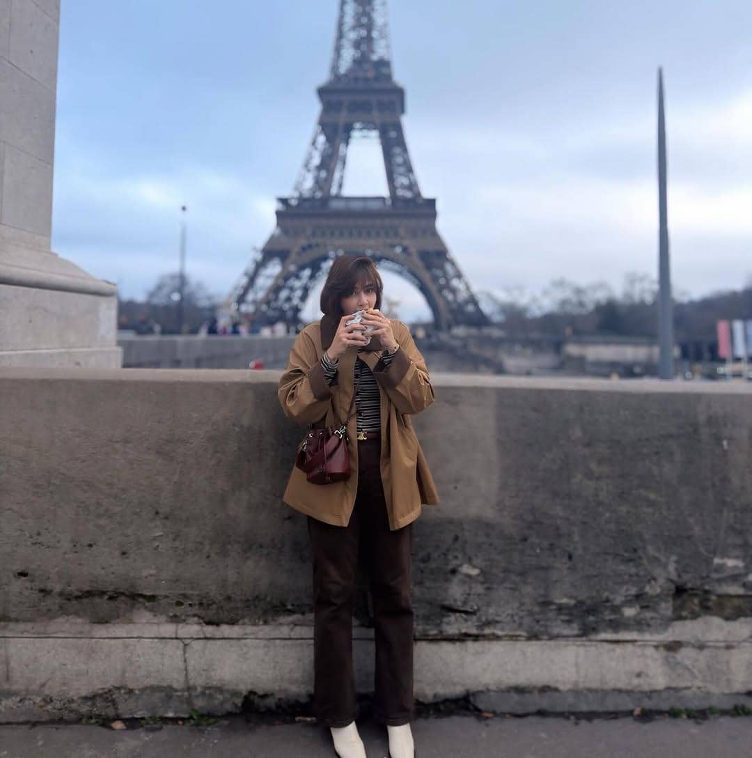 Rifky Balweel dan istri jalan-jalan di Paris.