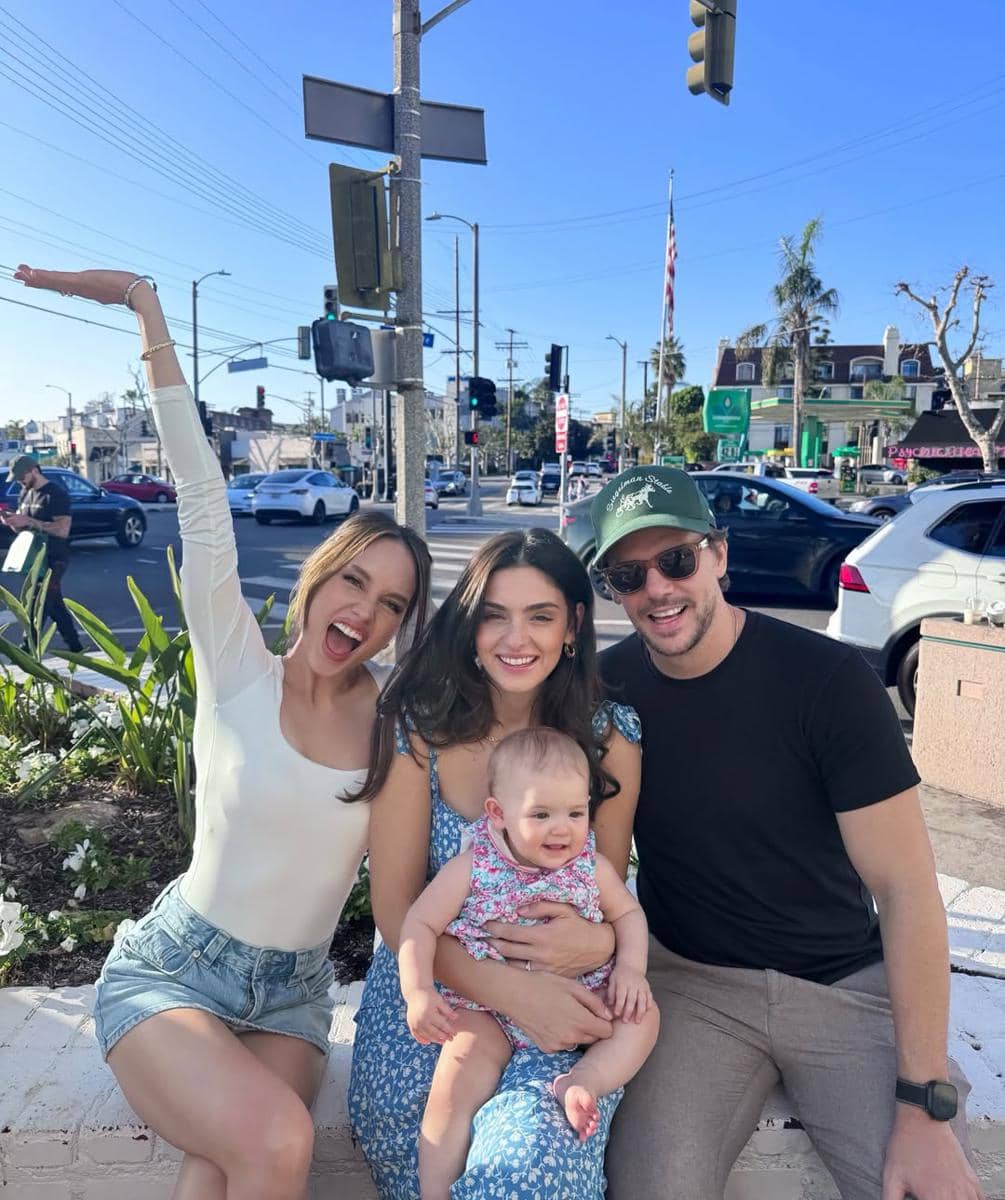 Cinta Laura saat liburan di Los Angeles.