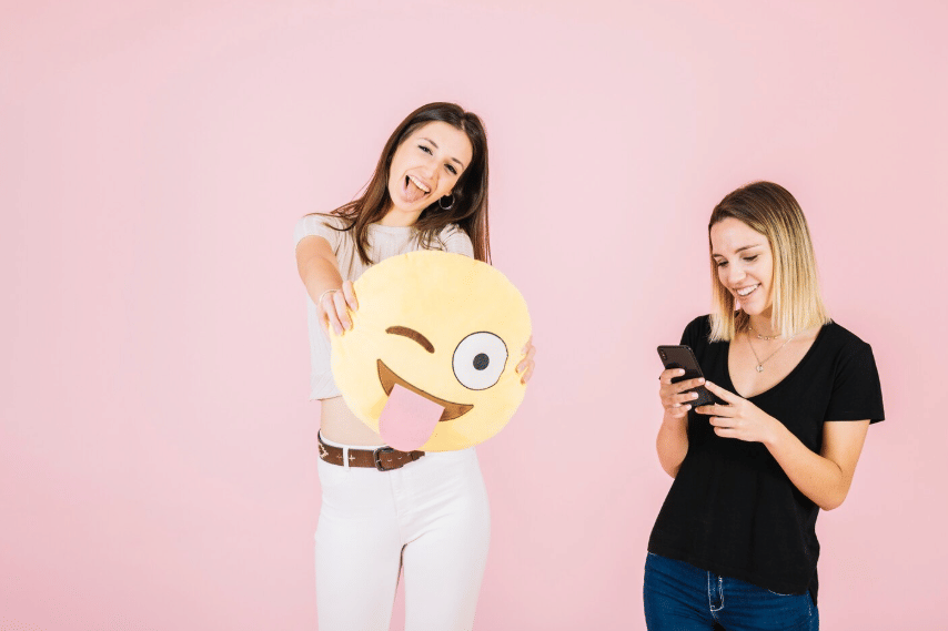 chatting pakai emojhi