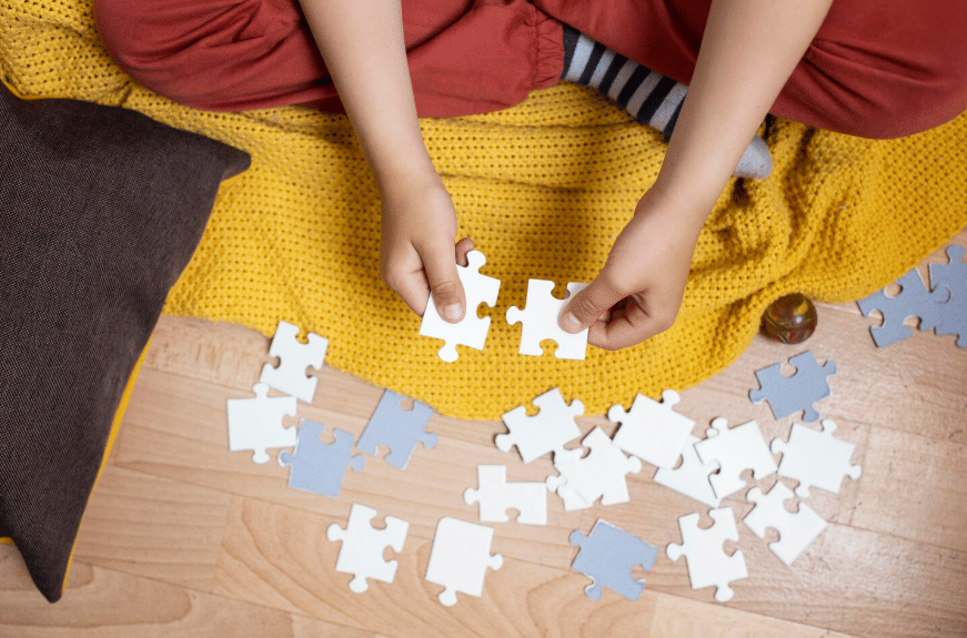 ilustrasi bermain puzzle