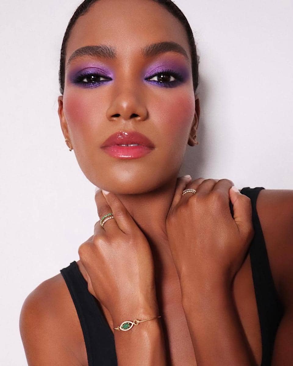 Inspirasi makeup bold untuk Valentinte 2026