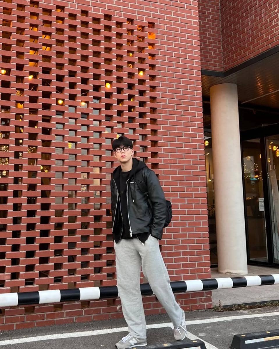 Gaya busana Choi Woo Sung