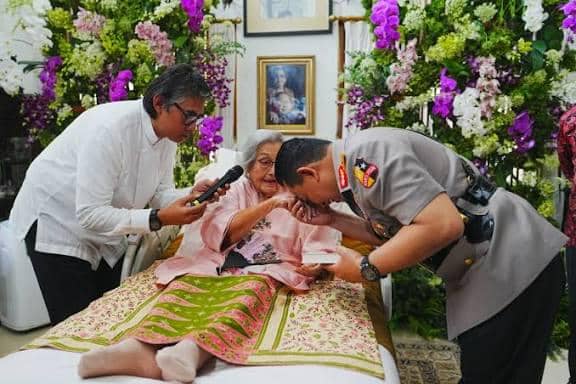 Istri mendiang Jenderal Hoegeng, Meriyati Roeslani (Dok. Humas Polri)