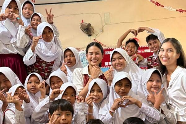 Maudy Ayunda Mengajar di SD (instagram.com/maudyayunda)