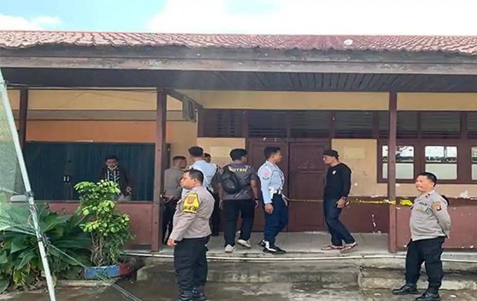 Polisi selidiki kasus ledakan bom molotov.