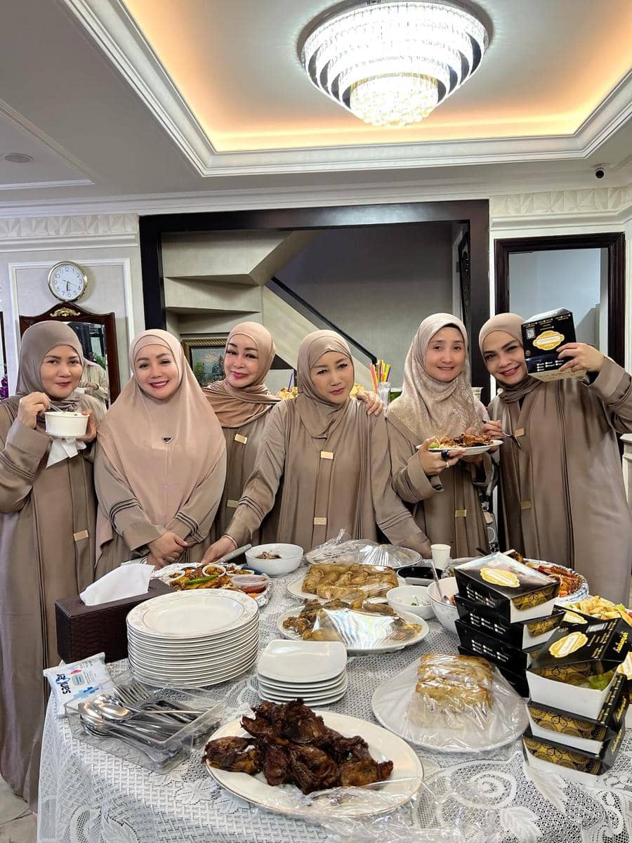 Rieta Amilia Memperingati Malam Nisfu Syakban (instagram.com/rieta_amilia)