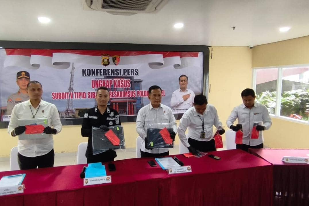 Polda Sumsel tangkap dua pelaku promosi situs judi online yang terafiliasi jaringan Kamboja (Dok: Polda Sumsel)