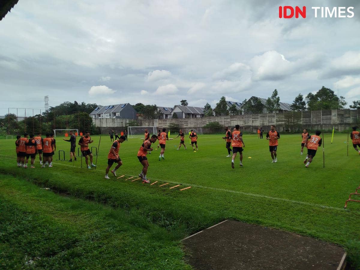 Sesi latihan Persija di Bojongsari, Depok