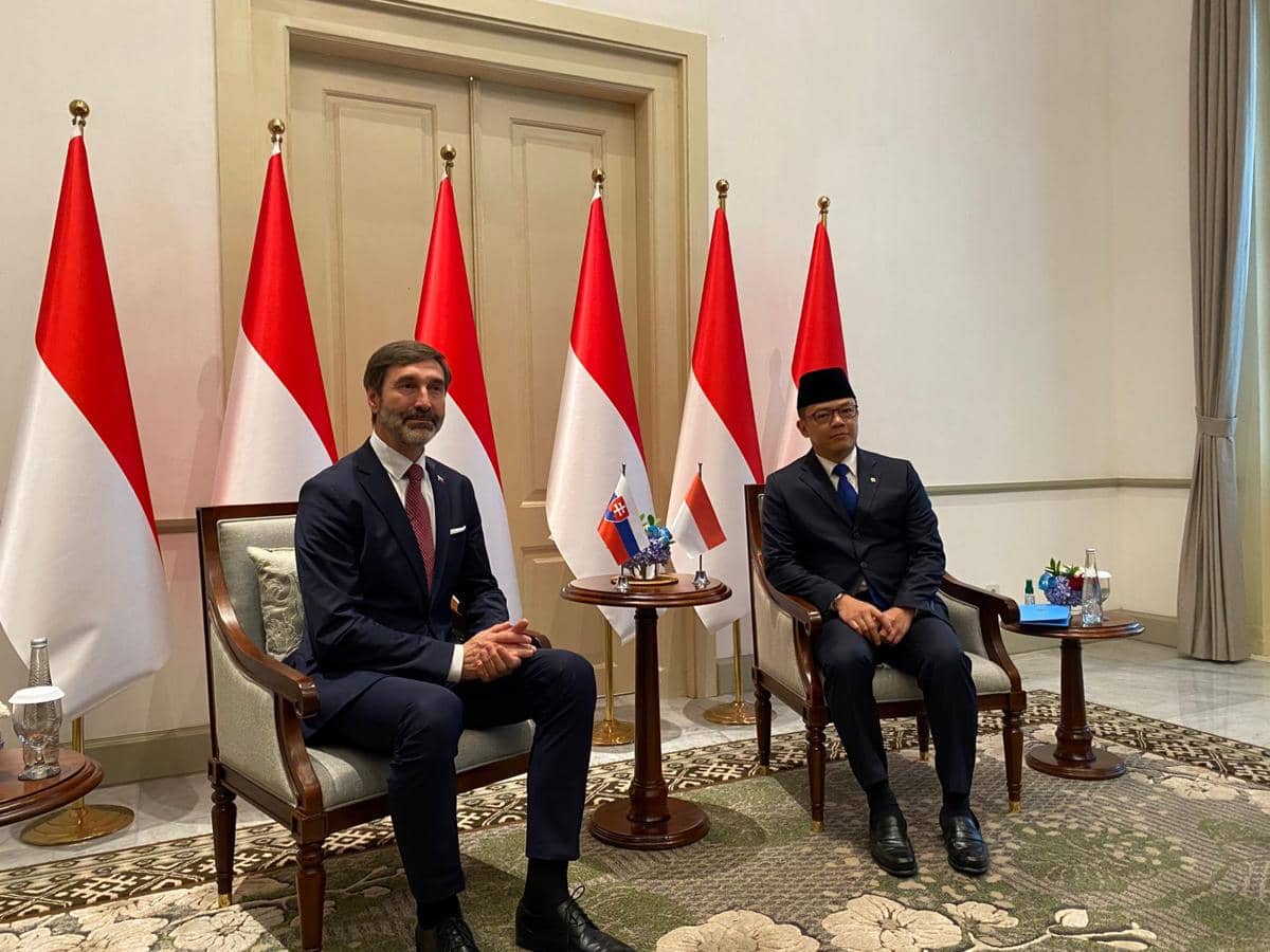 Menlu Sugiono terima kunjungan Menlu Slovakia Juraj Blanár di Gedung Pancasila, Jakarta. 