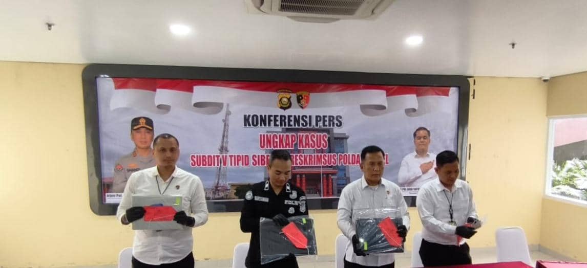 Polda Sumsel tangkap dua pelaku promosi situs judi online yang terafiliasi jaringan Kamboja (Dok: Polda Sumsel)