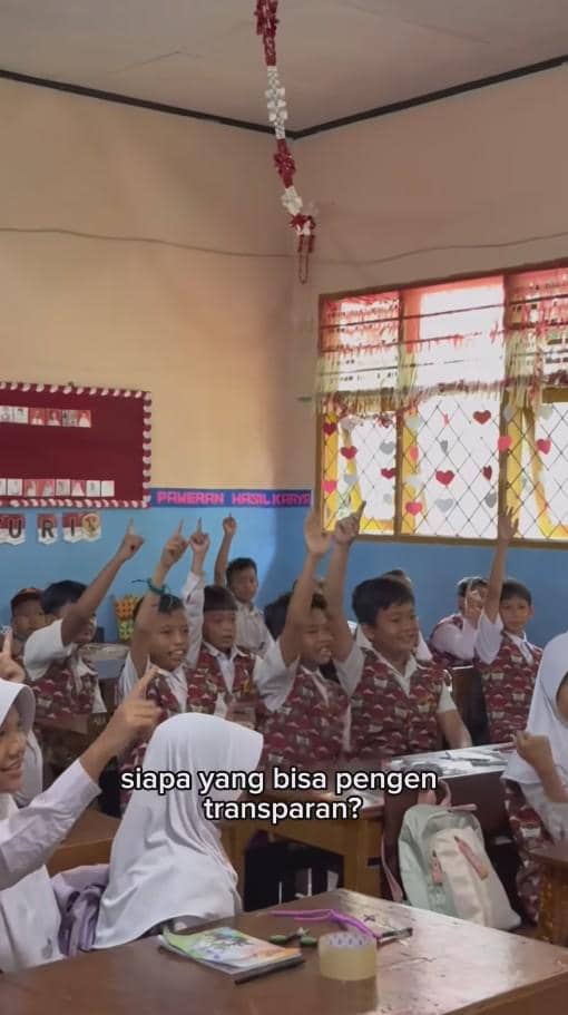 Maudy Ayunda Mengajar di SD (instagram.com/maudyayunda)