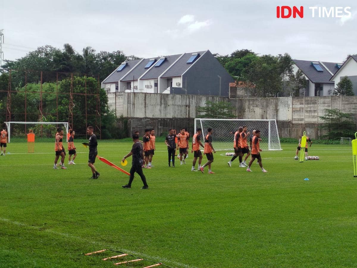 Sesi latihan Persija di Bojongsari, Depok