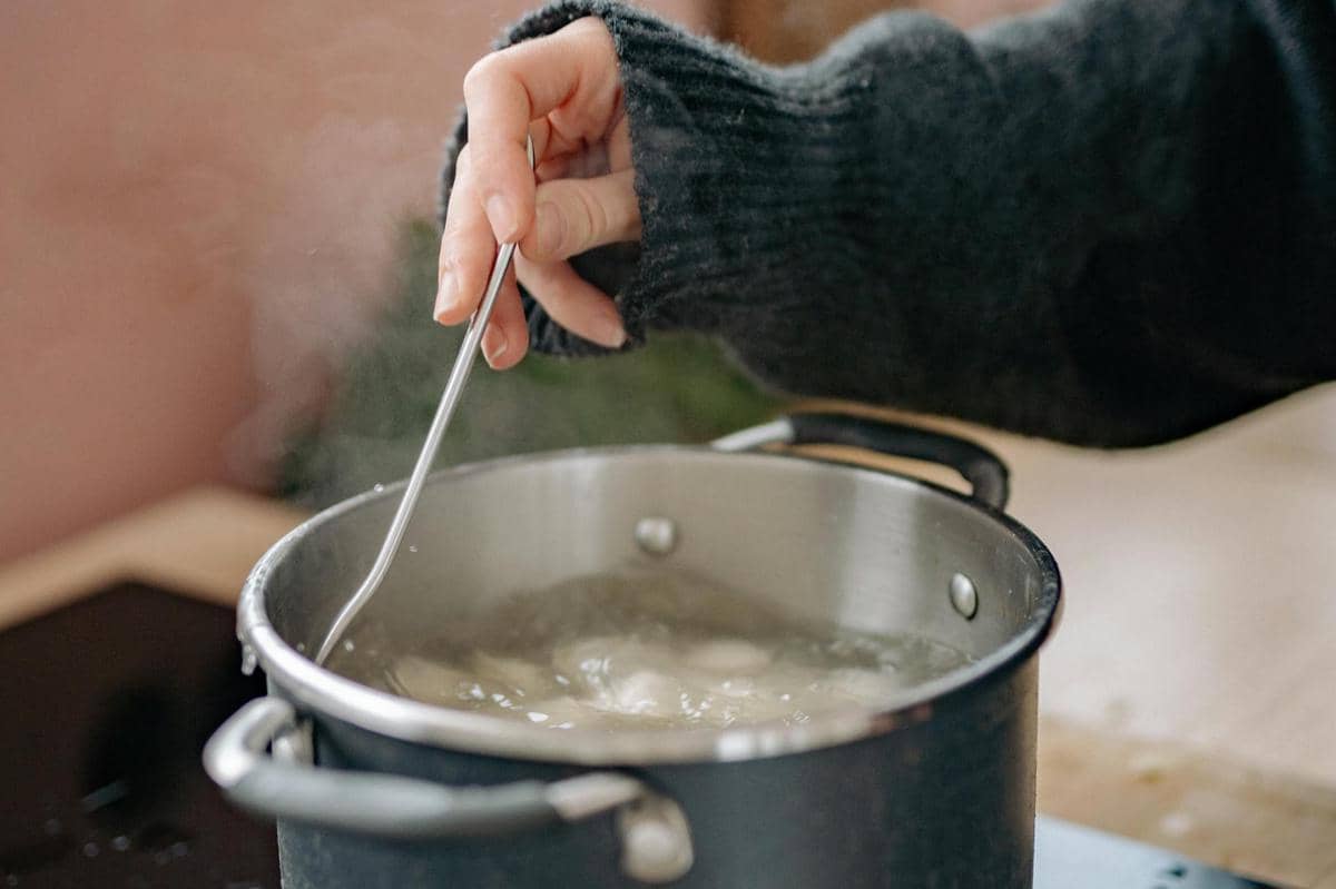 ilustrasi onde-onde kelapa parut gula merah
