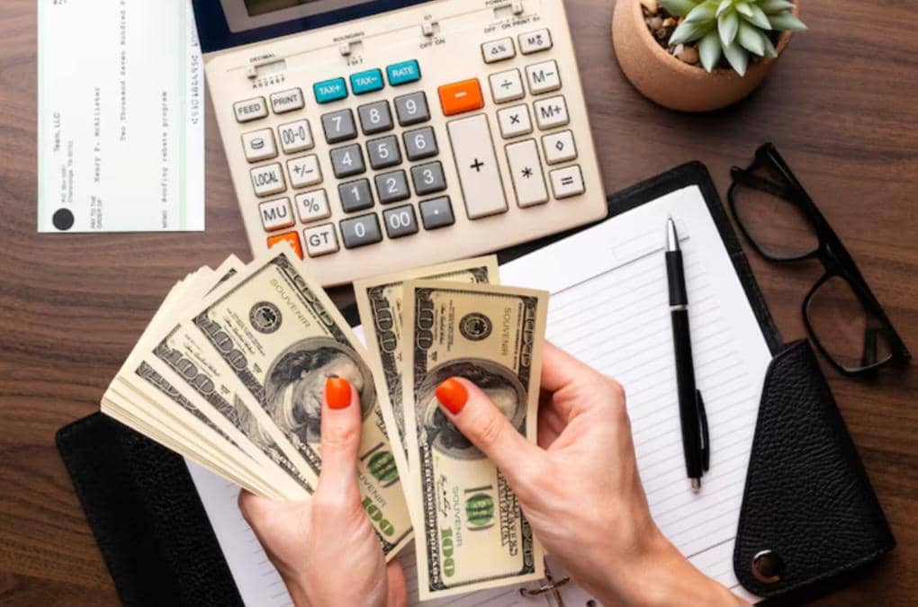 ilustrasi mengatur uang