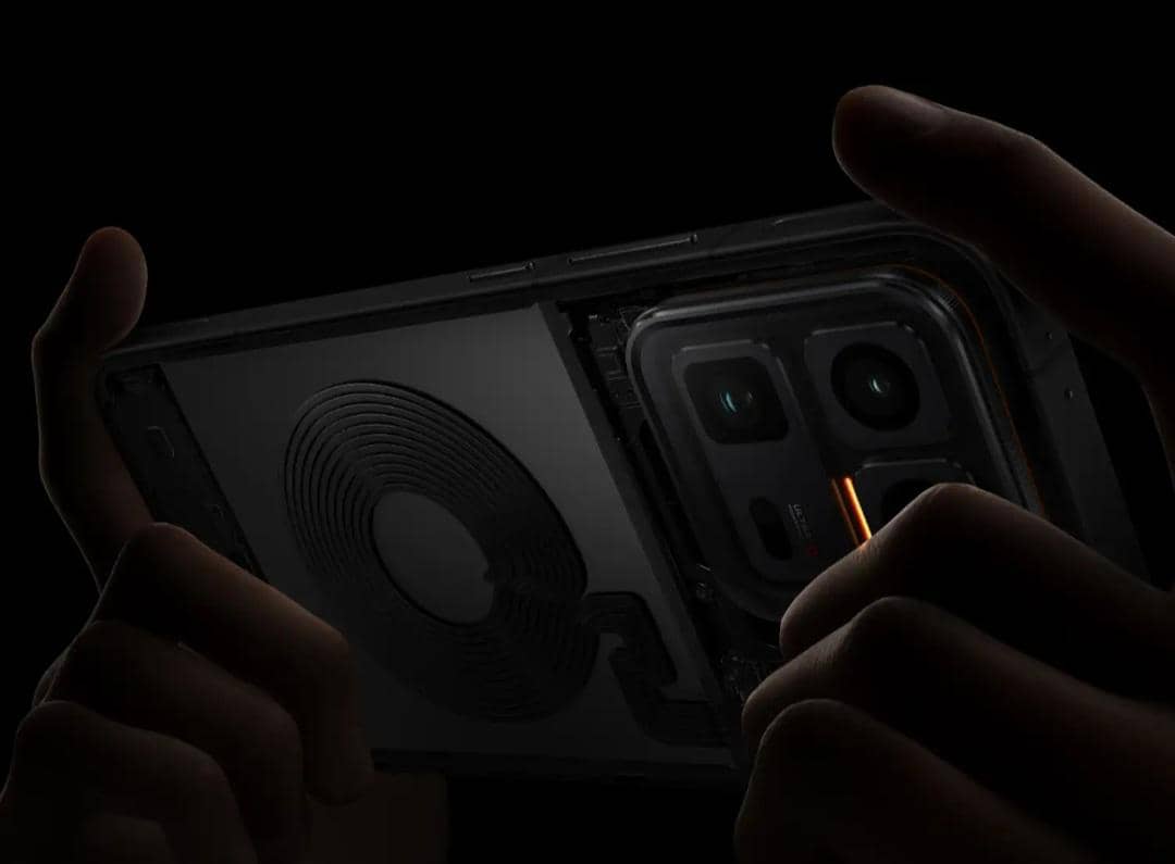 ilustrasi iQOO 15 Ultra dengan tombol shoulder trigger 