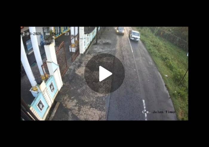 Rekaman CCTV mobil L Sapek penyebab solar berceceran. (Dok. Polres Bantul)
