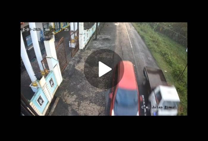 Rekaman CCTV mobil L Sapek penyebab solar berceceran. (Dok. Polres Bantul)