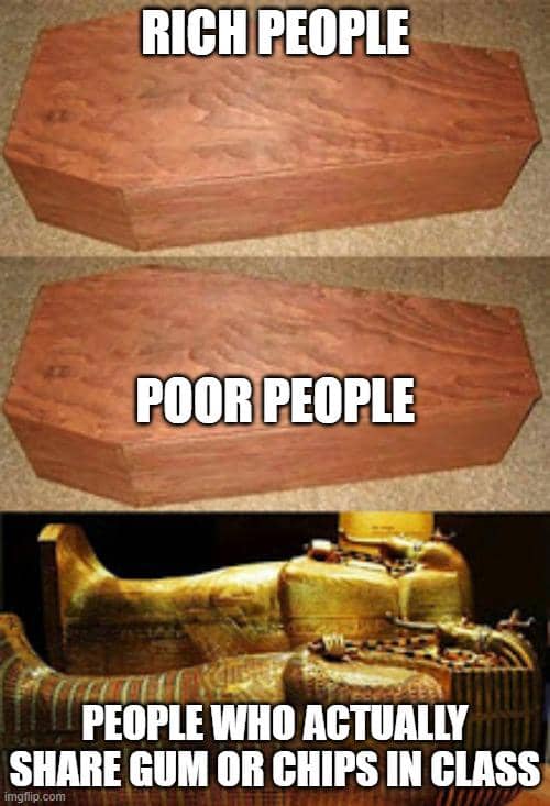 meme orang spesial yang layak dikubur peti emas