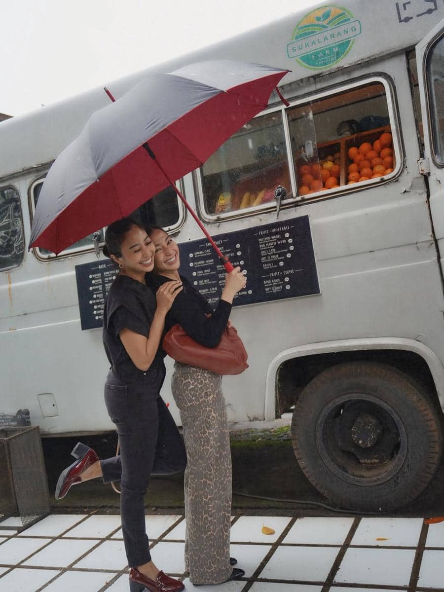 Nikita Willy Naik Angkot di Bandung (instagram.com/nikitawillyofficial94)