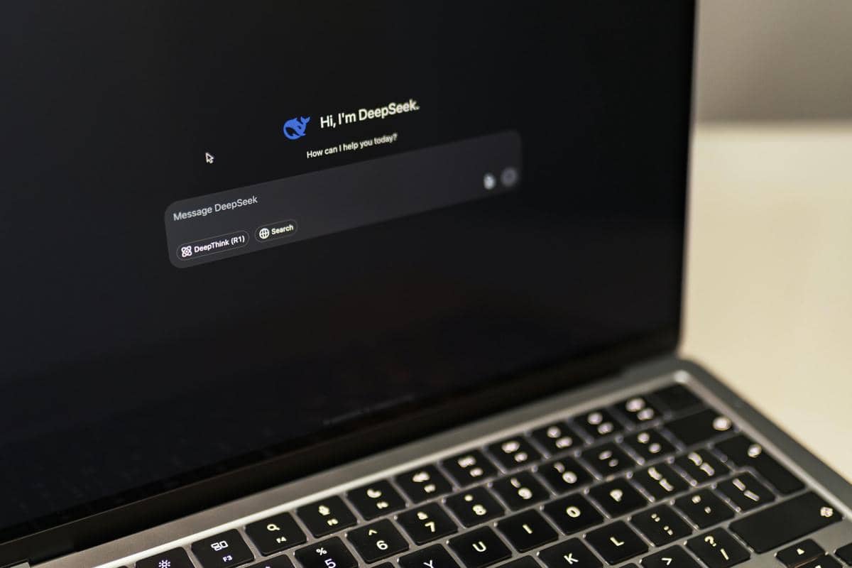 ilustrasi AI trainer